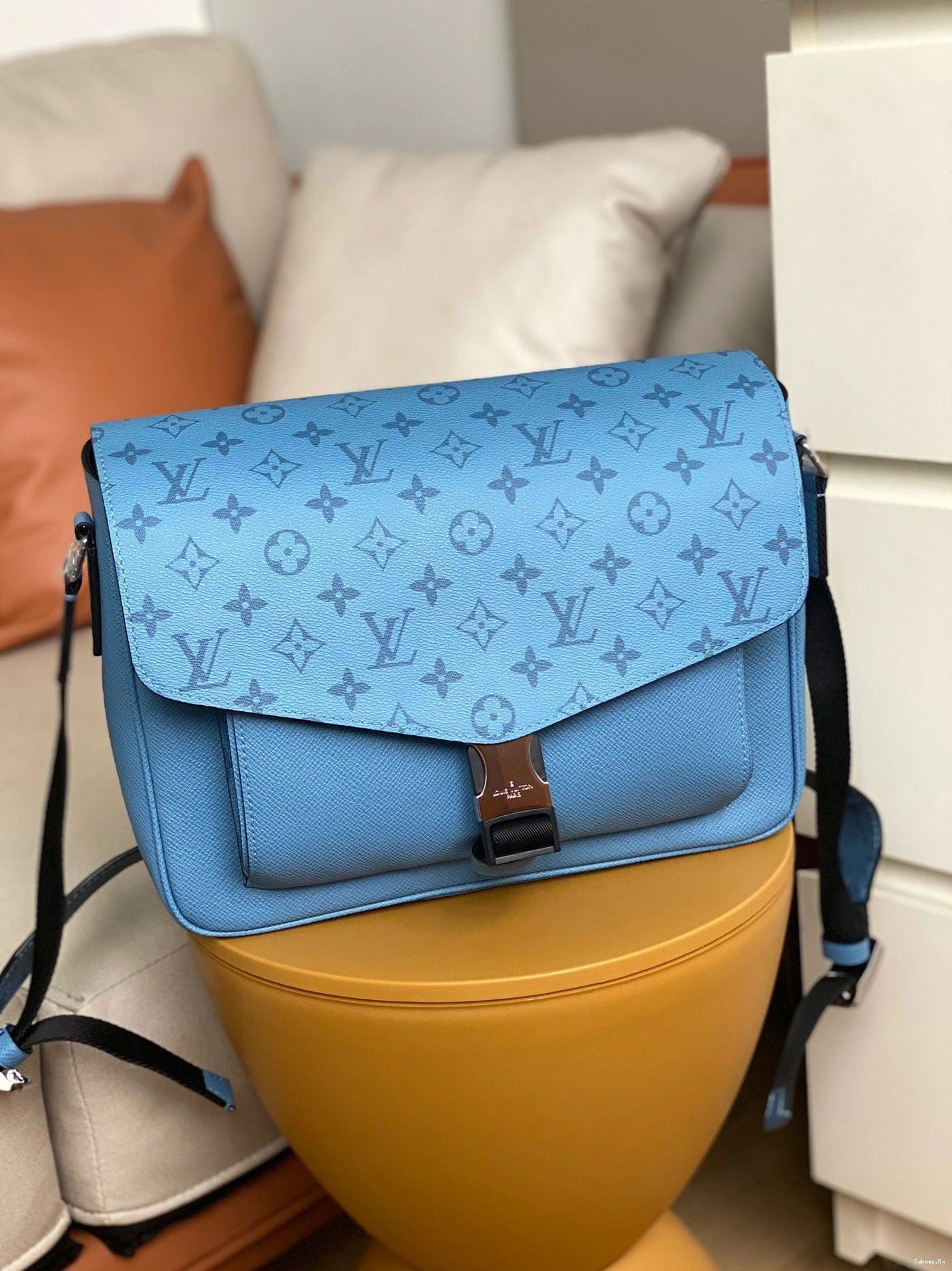 NEW LOUIS MESSENGER VUITTON 0112